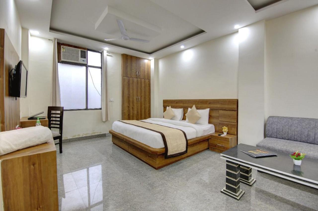 Hotel Premier Noida 135 Exterior photo