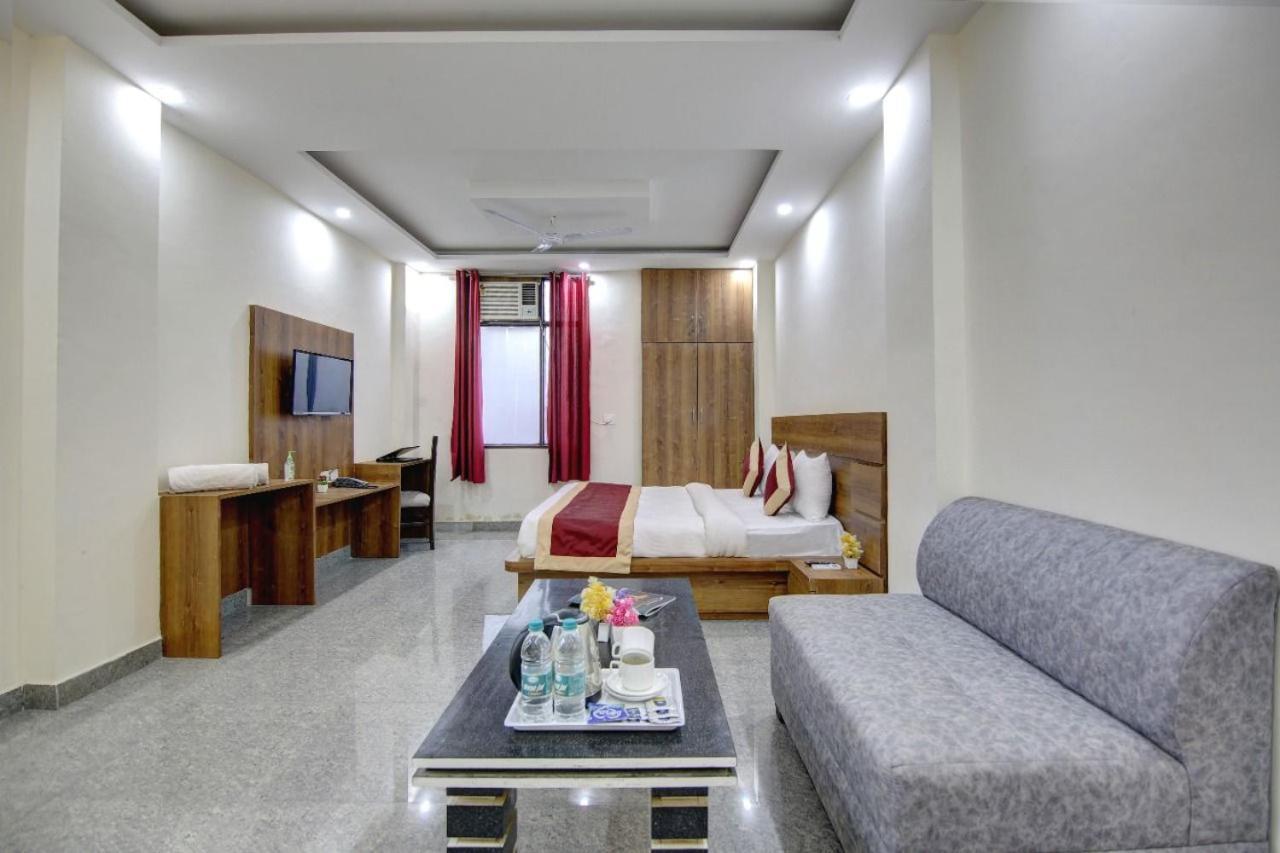 Hotel Premier Noida 135 Exterior photo