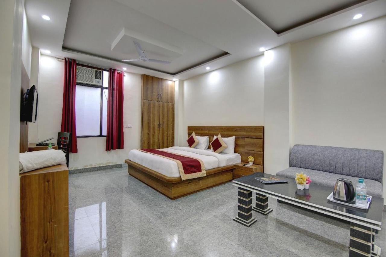 Hotel Premier Noida 135 Exterior photo