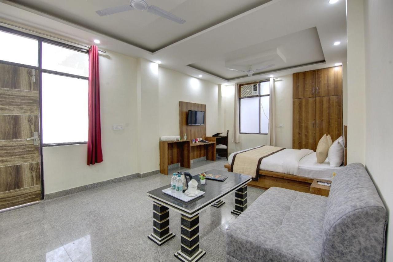 Hotel Premier Noida 135 Exterior photo